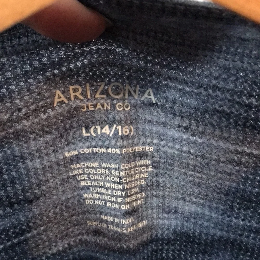 ARIZONA JEAN COMPANY Long Sleeved Waffle-Knit Henley for Men—Sz L